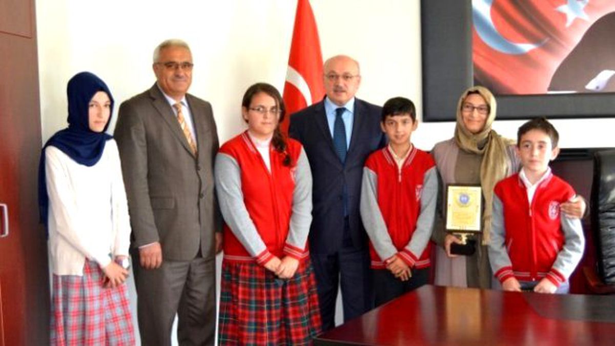Sanatçı Öğrencilere Ödül