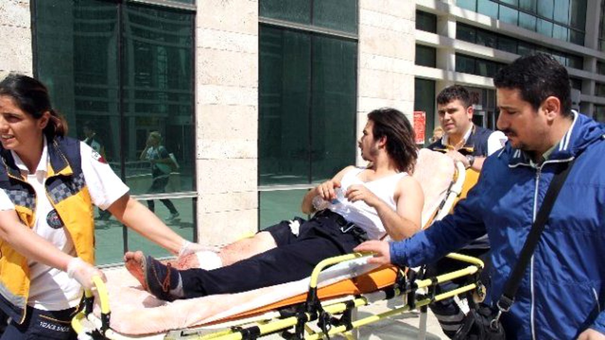 Adliyeye Çıkartılan Zanlı Bıçaklandı
