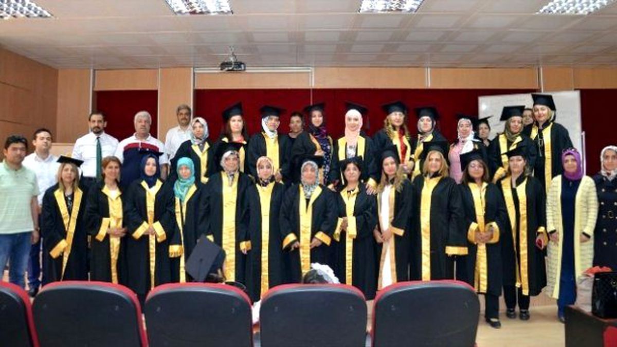 Anne Üniversitesi Projesinde Mezuniyet Heyecanı