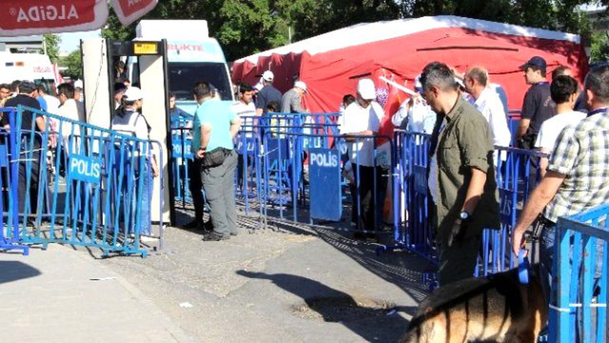 Başbakan Davutoğlu\'nun Diyarbakır Mitingi
