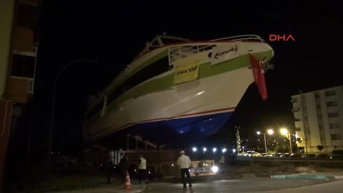 Bursa Orhangazi Akşemsettin, İznik Gölü\'ne İndirildi