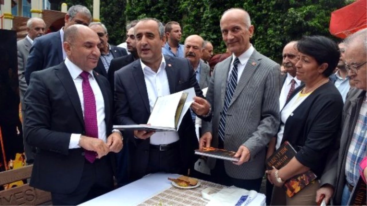 CHP Kocaeli Milletvekili Adayı Tahsin Tarhan Kitabını Tanıttı