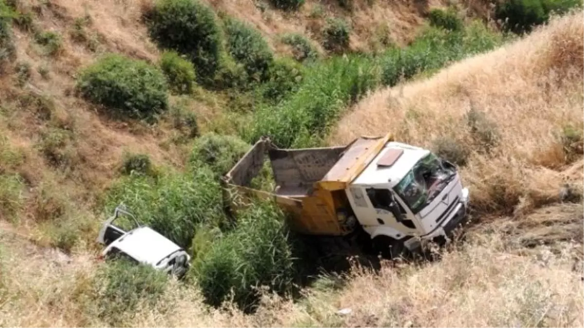 Cizre\'de Trafik Kazası: 4 Yaralı