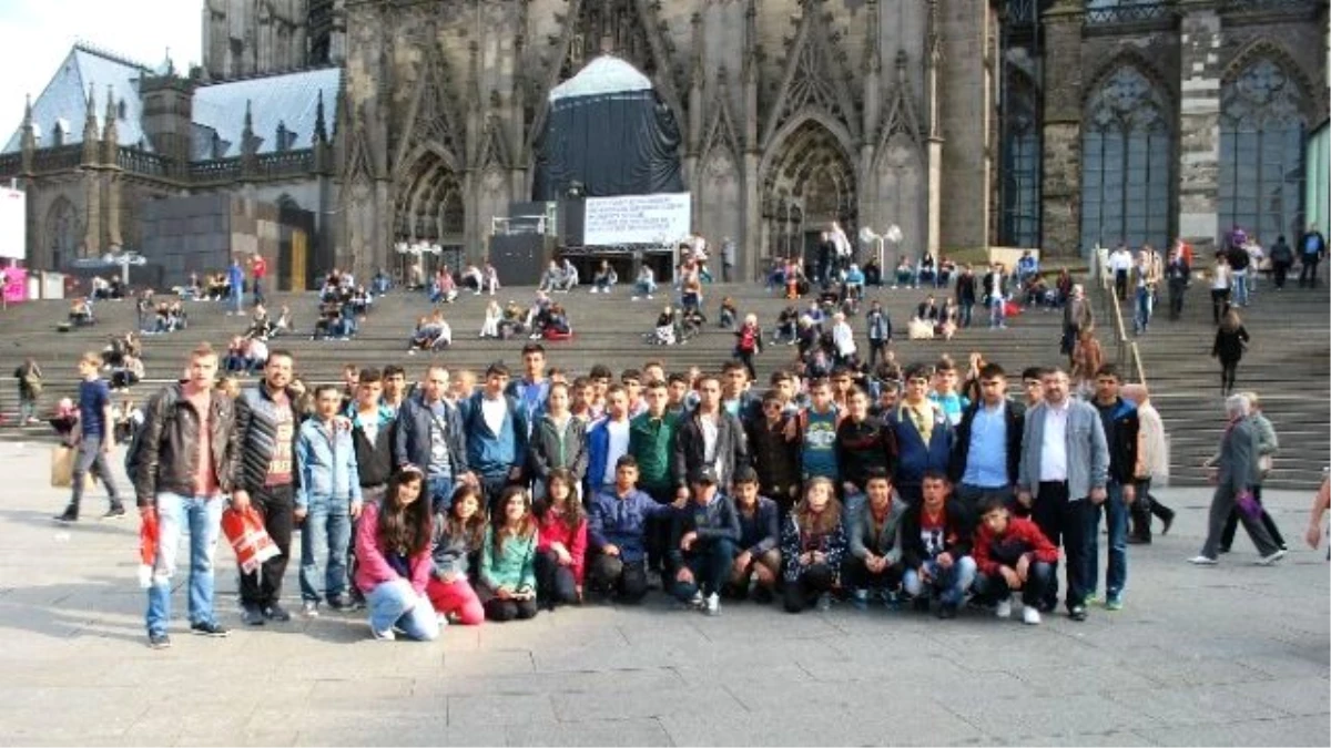 Edremitli Öğrencilerin Hollanda ve Almanya Gezisi