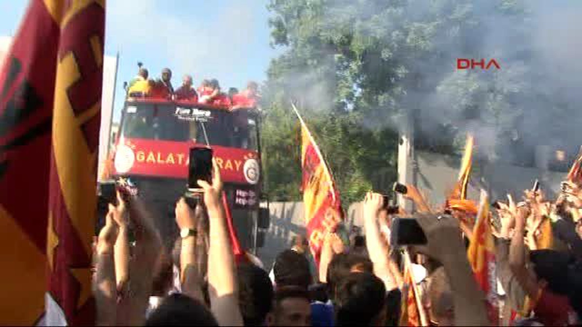 Galatasaraylı Futbolcular, Şampiyonluk Kutlamaları İçin Tt Arena\'ya Gidiyor