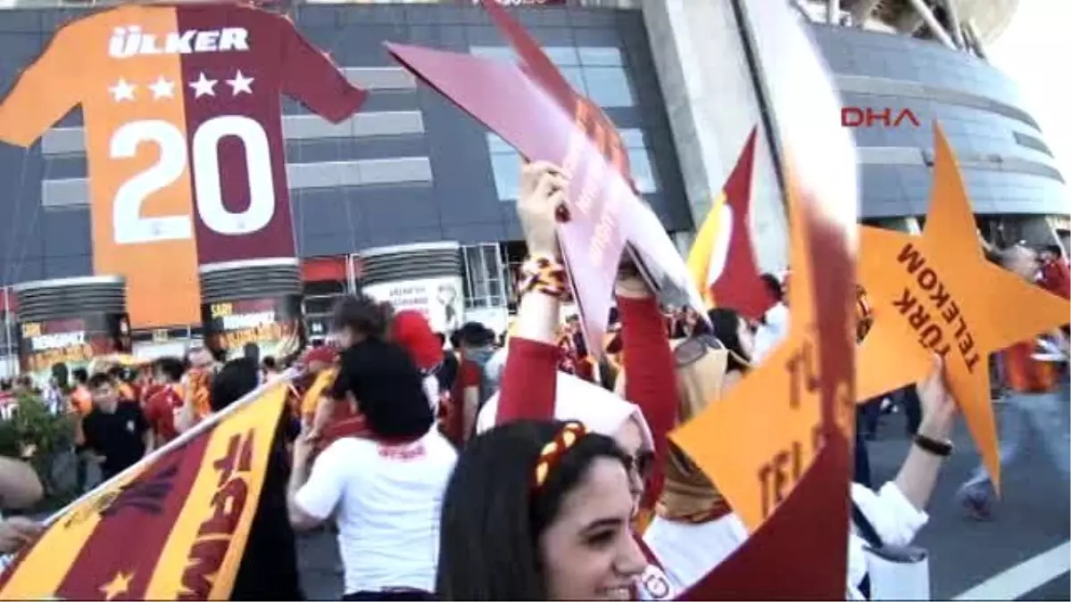 Galatasaraylı Taraftarlar Stada Girmeye Başladı