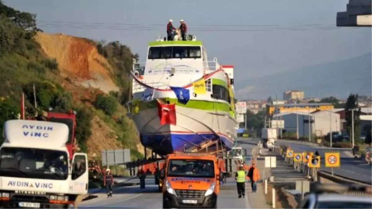 Türkiye\'de Bir İlk! Gemi Karadan Taşındı