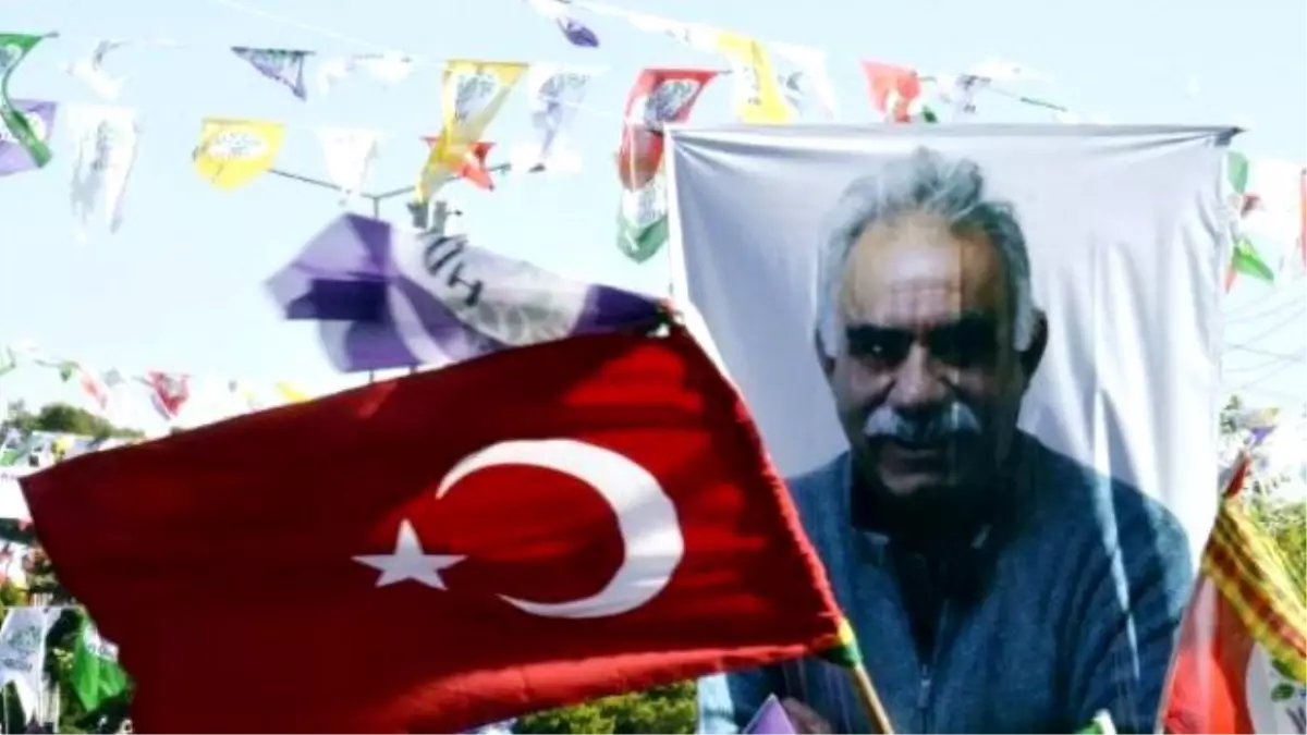 Hdp Mitinginde Öcalan Posteri Açıldı, Türk Bayrağı Sallandı