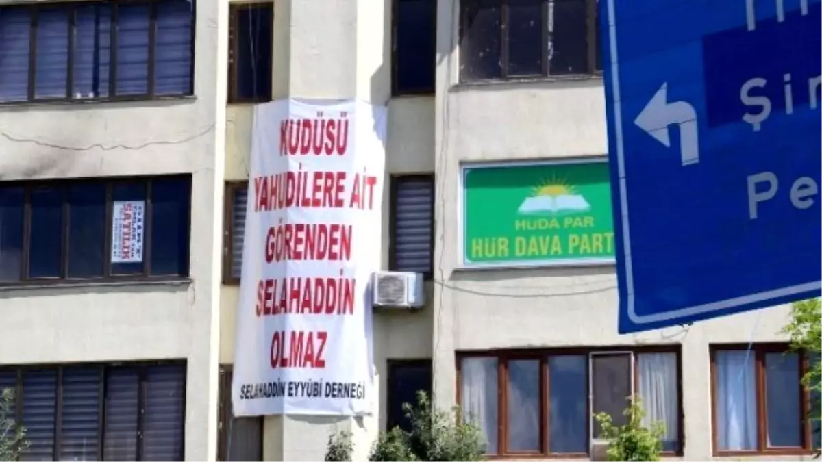 Hdp\'ye Pankartlı Mesaj