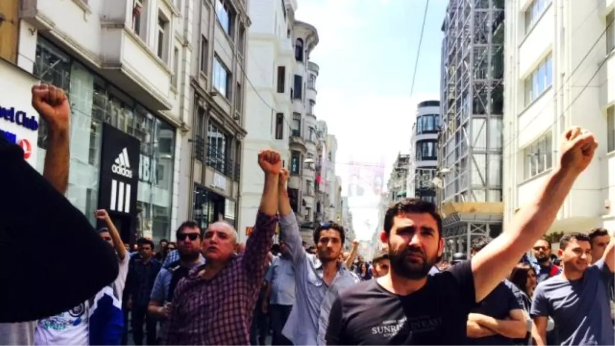 İstiklal Caddesi\'nde Gezi Yürüyüşüne Polis Engeli