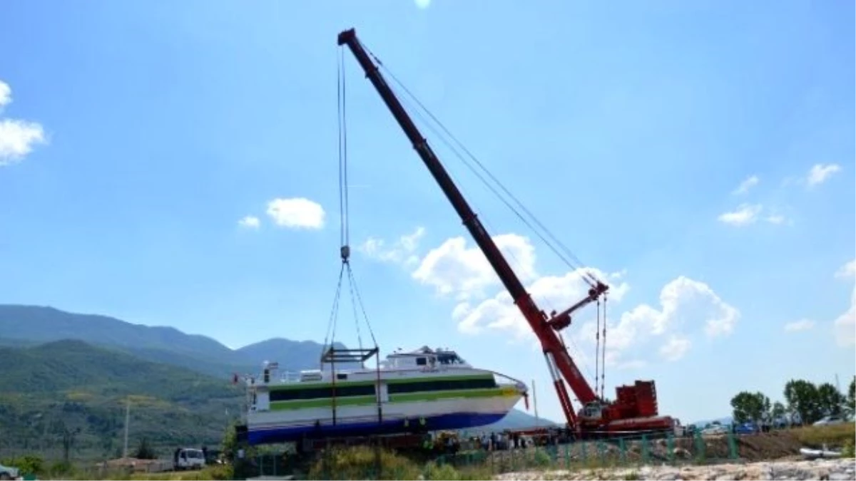 Karadan Nakil Yapılan En Büyük Gemi 12 Saatte Suya İndirildi