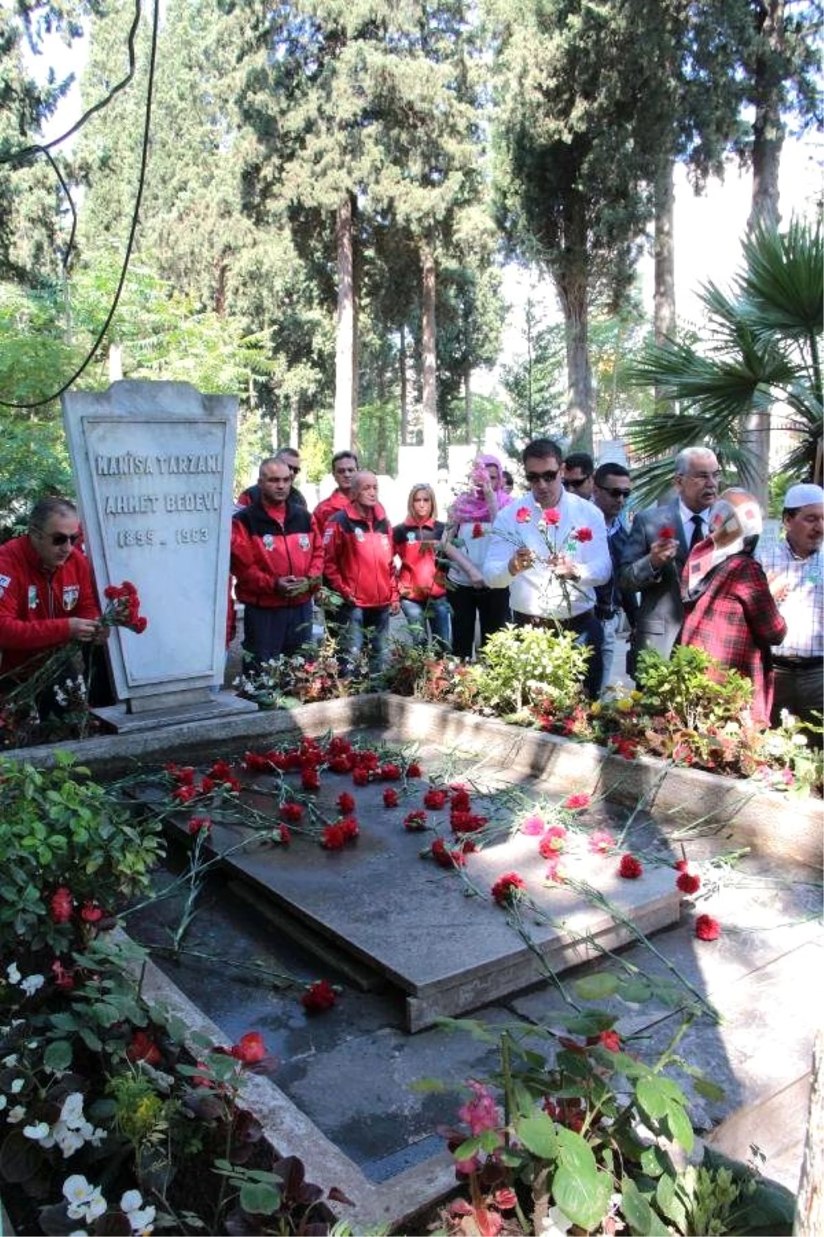 Manisa Tarzanı Mezarı Başında Dualarla Anıldı