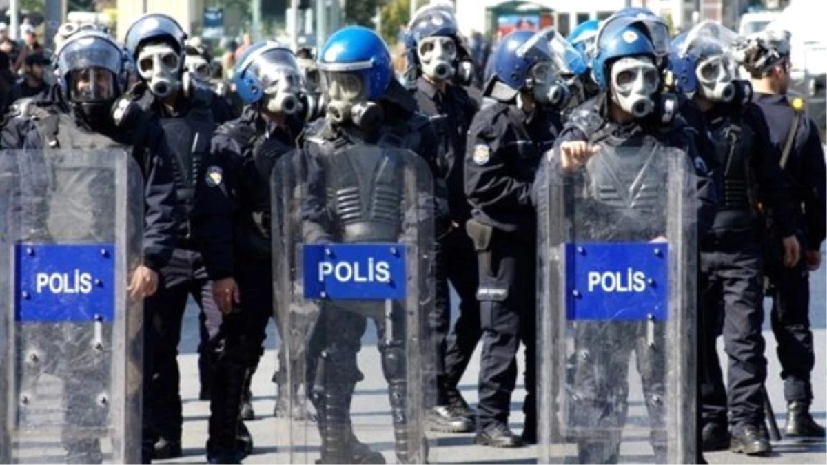 Mitingler Nedeniyle Yorulan Çevik Kuvvet Polisleri İsyan Etti