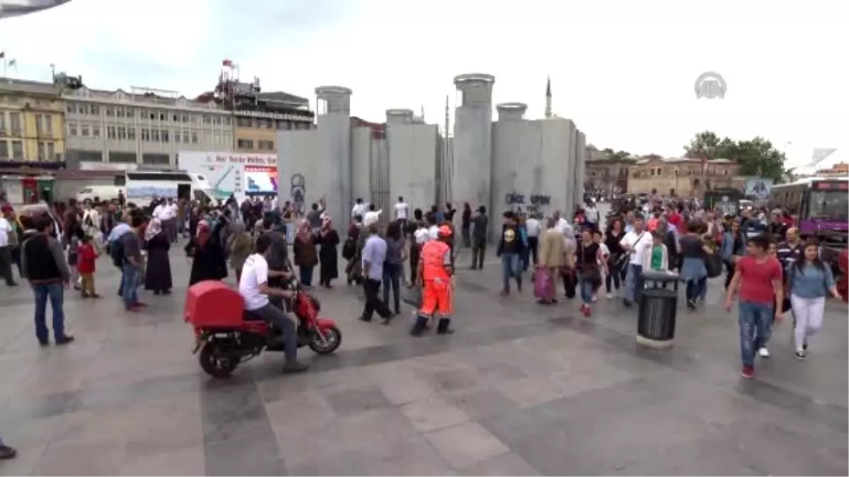 Tekrar) İsrail Zulmü Eminönü Meydanı\'nda Canlandırıldı