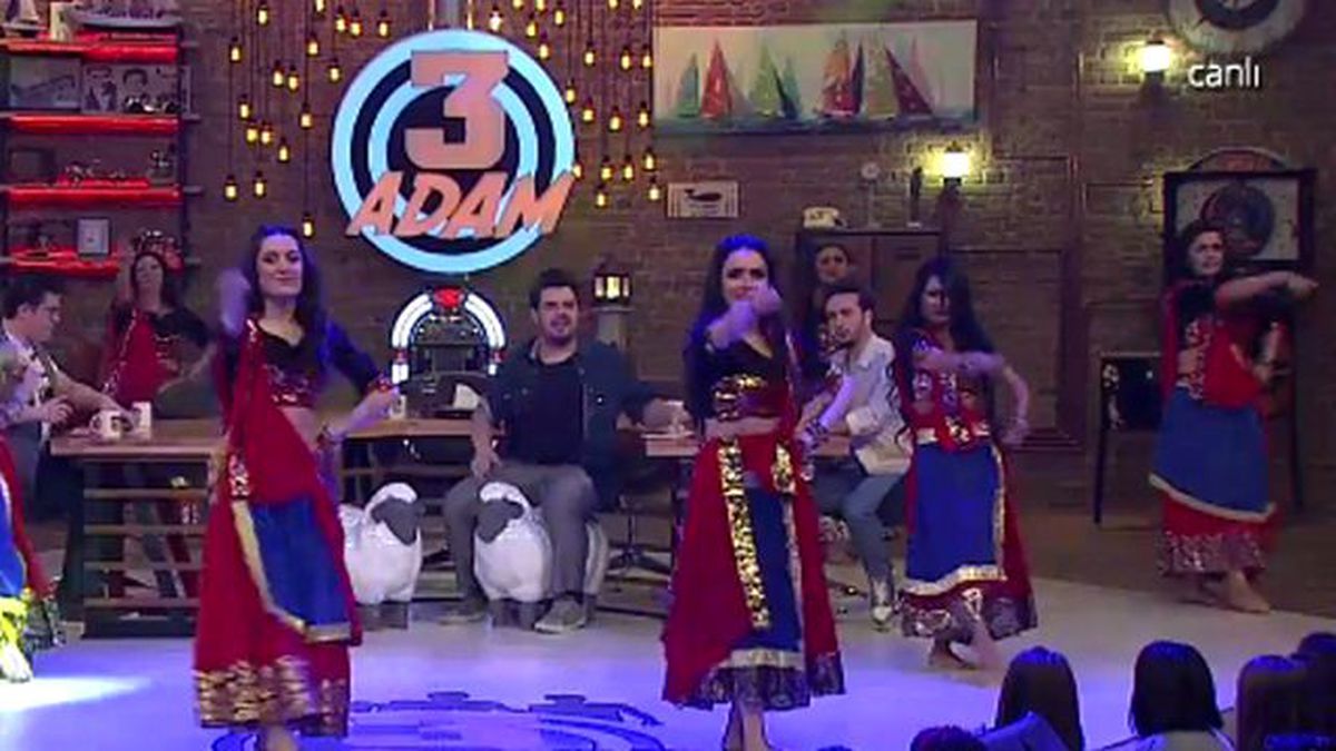 Türk Dansçılardan Hint Dansı! 3 Adam Stüdyosunu Coşturdular!