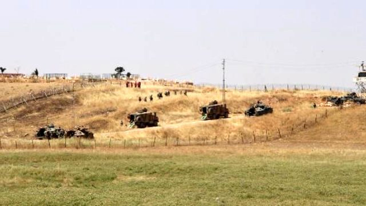 Suriye Sınırında Yapılan Askeri Tatbikatı YPG\'liler de İzledi