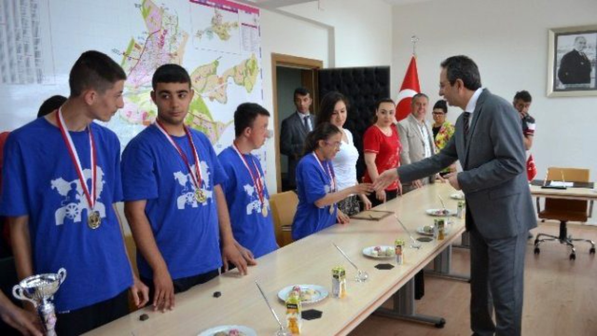 3. Balkan Özel Gereksinimli Çocuklar Spor Oyunları\'nda Dereceye Giren Öğrenciler Ödüllendirildi