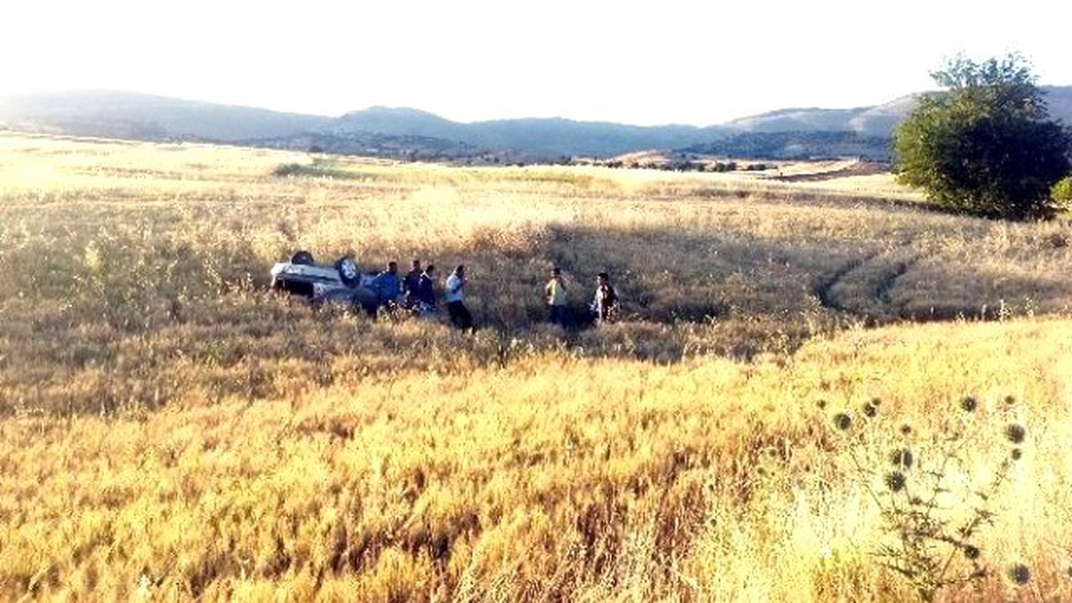 Adıyaman\'da Dört Takla Atan Otomobil Tarlaya Uçtu