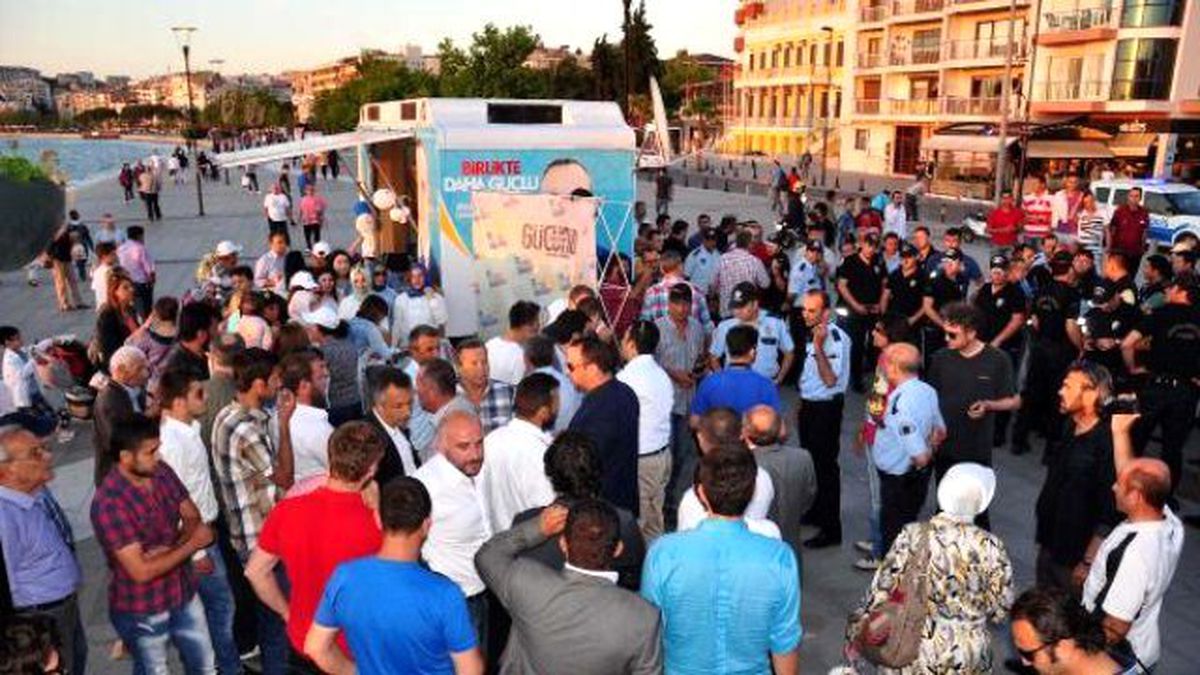 AK Parti\'nin Lokma Dağıtımı Sırasında Arbede Yaşandı