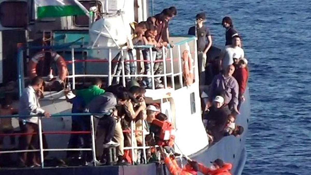 Antalya\'da 182 Göçmenin Yakalandığı Geminin Mürettebatı Savcılığa Sevk Edildi