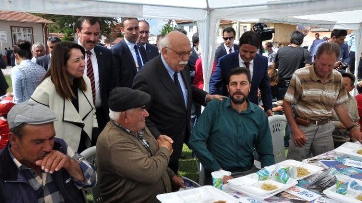 Bakan Avcı\'dan Şükür Pilavı Dağıtımı