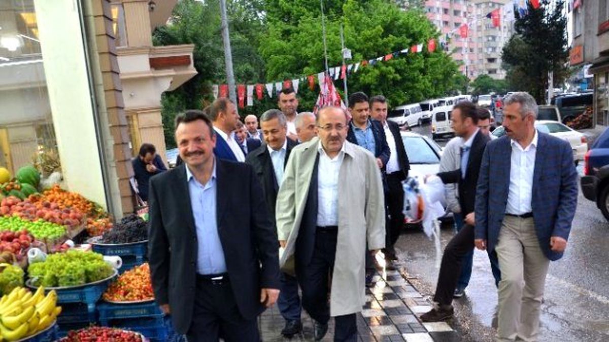 Başkan Gümrükçüoğlu Çukurçayır Mahallesini Ziyaret Etti