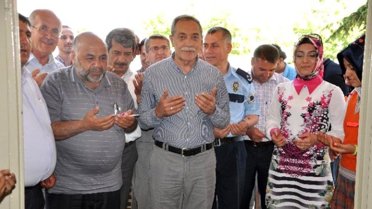 Başkan Özdemir İmam Hatip Ortaokulunun Sergisini Açtı