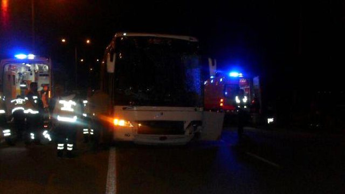 Belediye Çalışanlarını Taşıyan Otobüs Kanala Düştü: 11 Yaralı