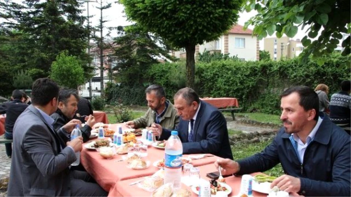 Bolu Belediye Başkanı Yılmaz, İlim Yayma Cemiyeti Mezuniyet Yemeğine Katıldı