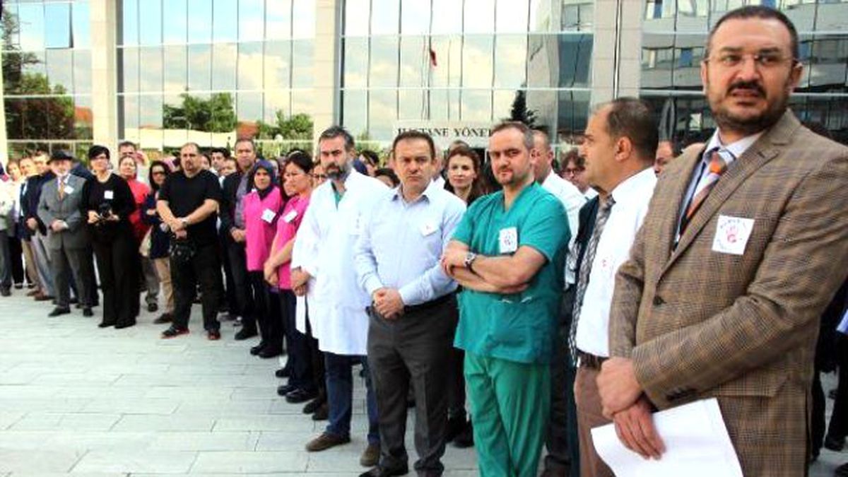 Bolu\'da Doktorun Öldürülmesi Protesto Edildi
