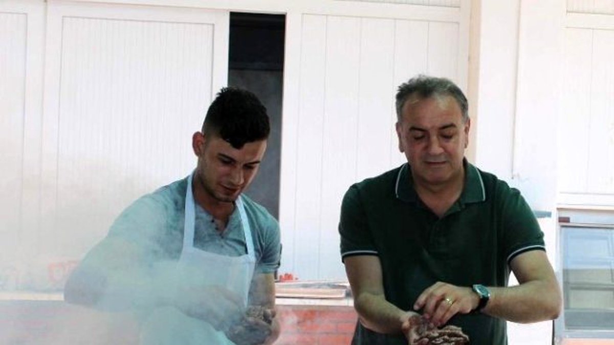 Bu Defa Müdür Hizmet Etti, Personel Eğlendi