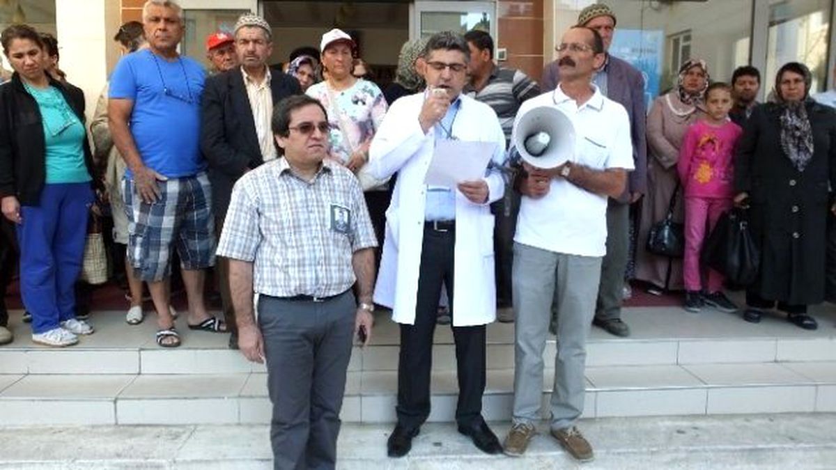 Burhaniye\'de Sağlık Çalışanlarından Dr.kamil Furtun Katledilmesine Tepki