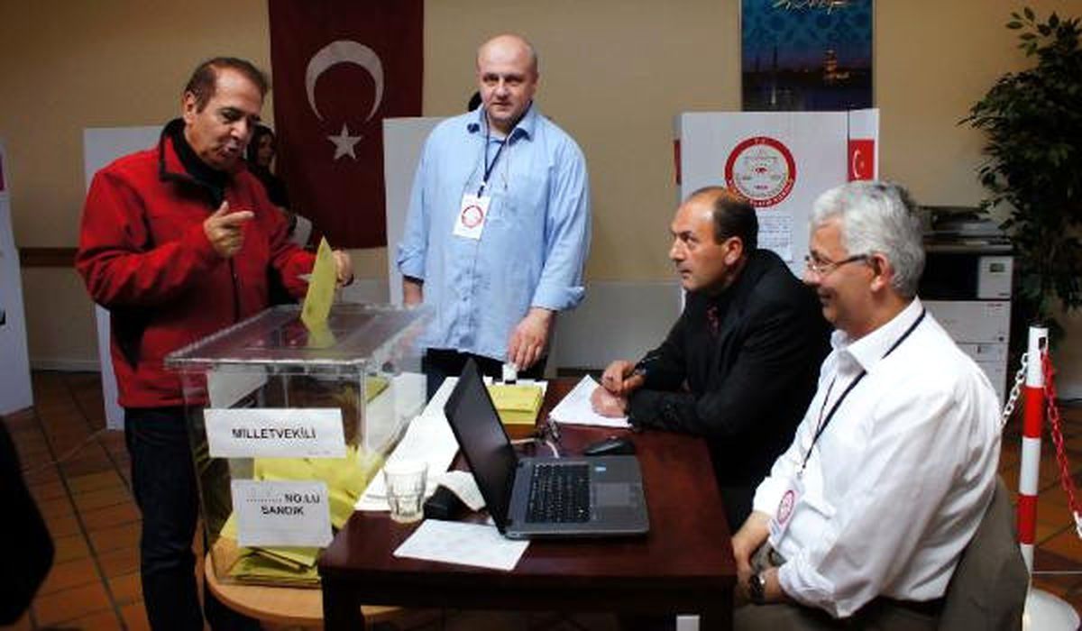 Danimarka\'da Sandığa İlgi Beklenenin Üzerinde Oldu