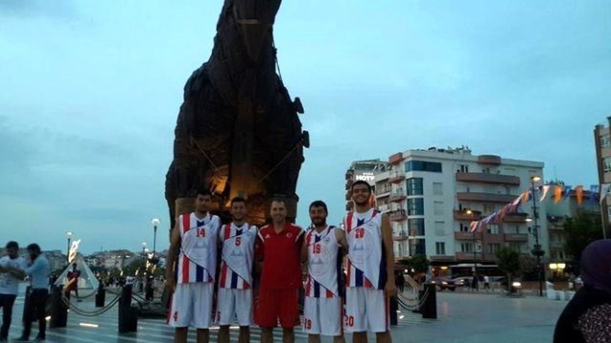 Erciyes Üniversitesi Basketbol\'da Türkiye 3.sü