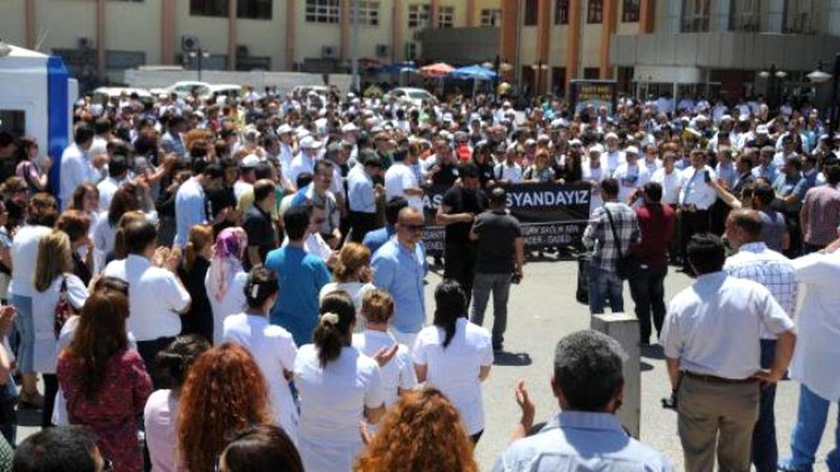 Gaziantep\'te Sağlıkçılar İş Bıraktı