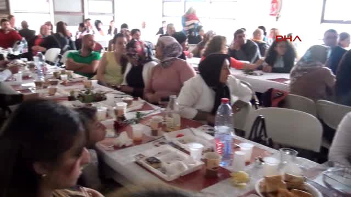 Goussainville\'de Anneler Günü Etkinliği