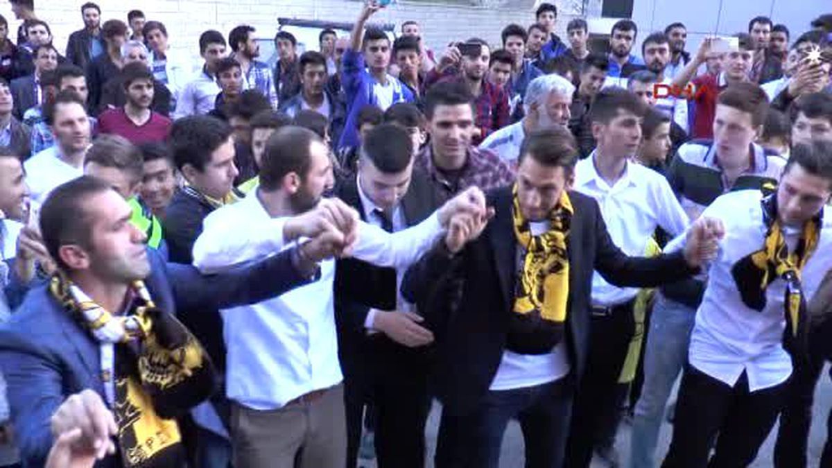 Hakan Çalhanoğlu ve Ailesi Bayburt\'ta Tatilde