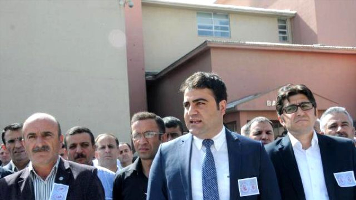 Hakkari\'deki Sağlık Çalışanları, Öldürülen Doktor İçin Eylem Yaptı