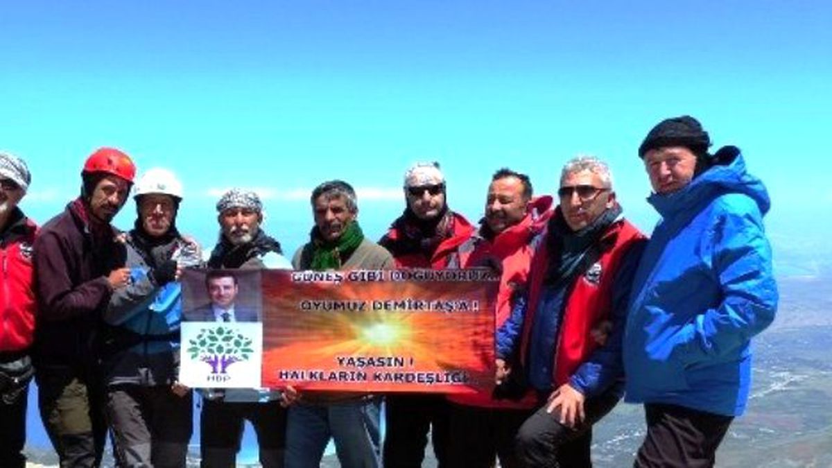 Hakkarili Dağcılar Artos Dağı\'nda