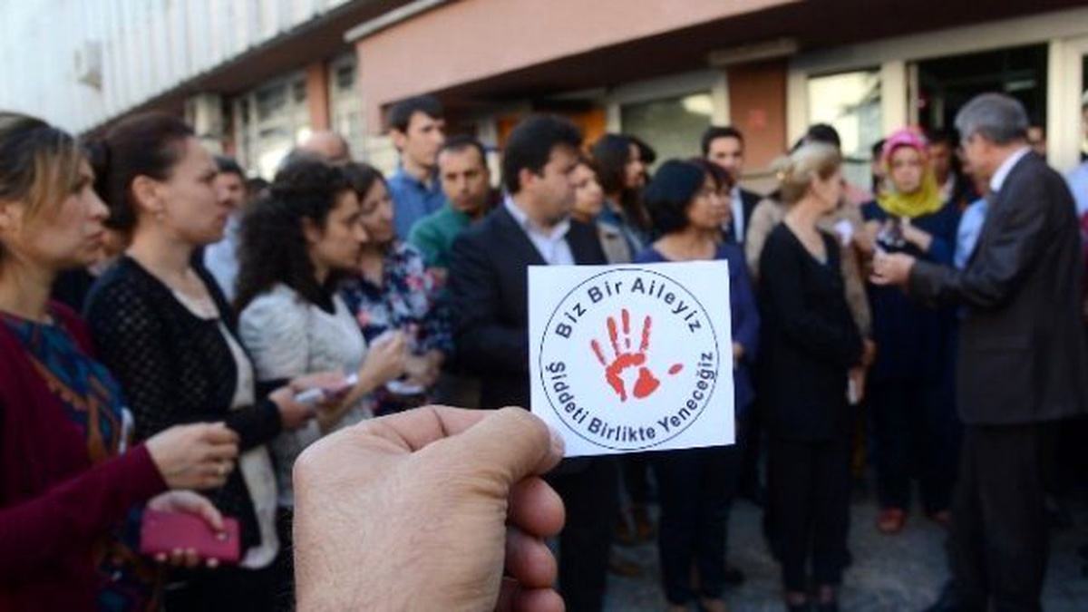 Halk Sağlığı Çalışanları da Samsun\'daki Doktor Cinayetini Protesto Etti