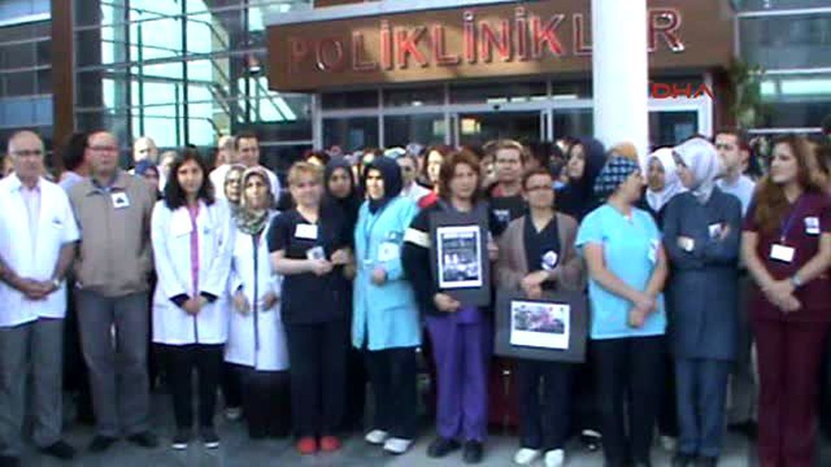 İnegöl\'de Sağlık Çalışanlarından Protesto Eylemi
