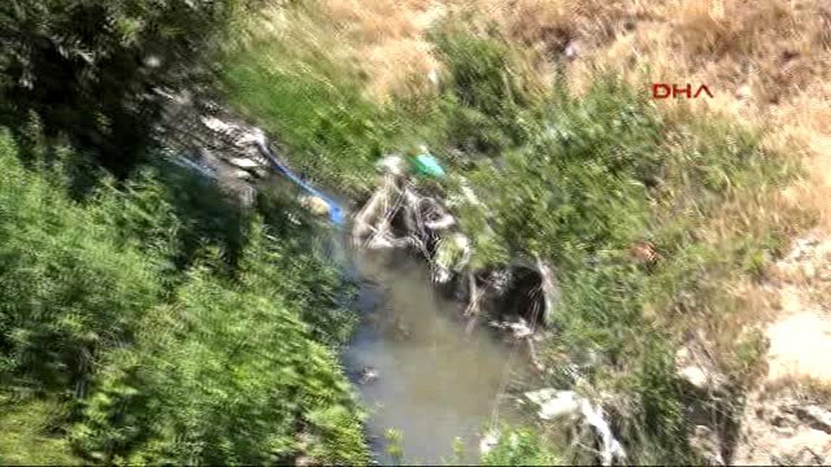 İzmir- Romanlar\'dan Davullu Yol ve Dere Islahı Eylemi
