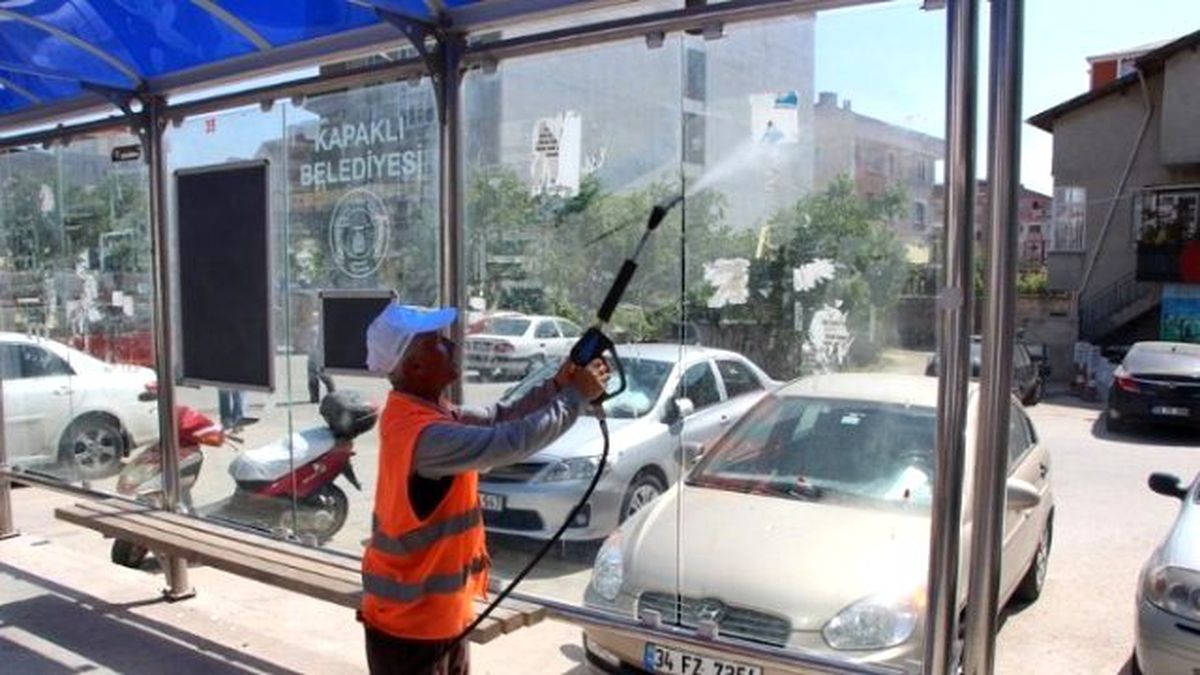 Kapaklı\'da Duraklar Temizleniyor