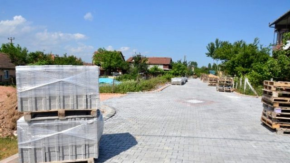 Kartepe\'de Yollara Parke Taşı Döşeniyor