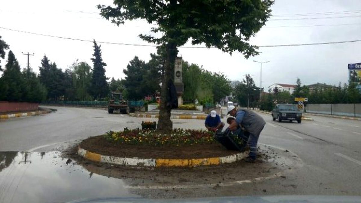 Kartepe Yolları Çiçekleniyor