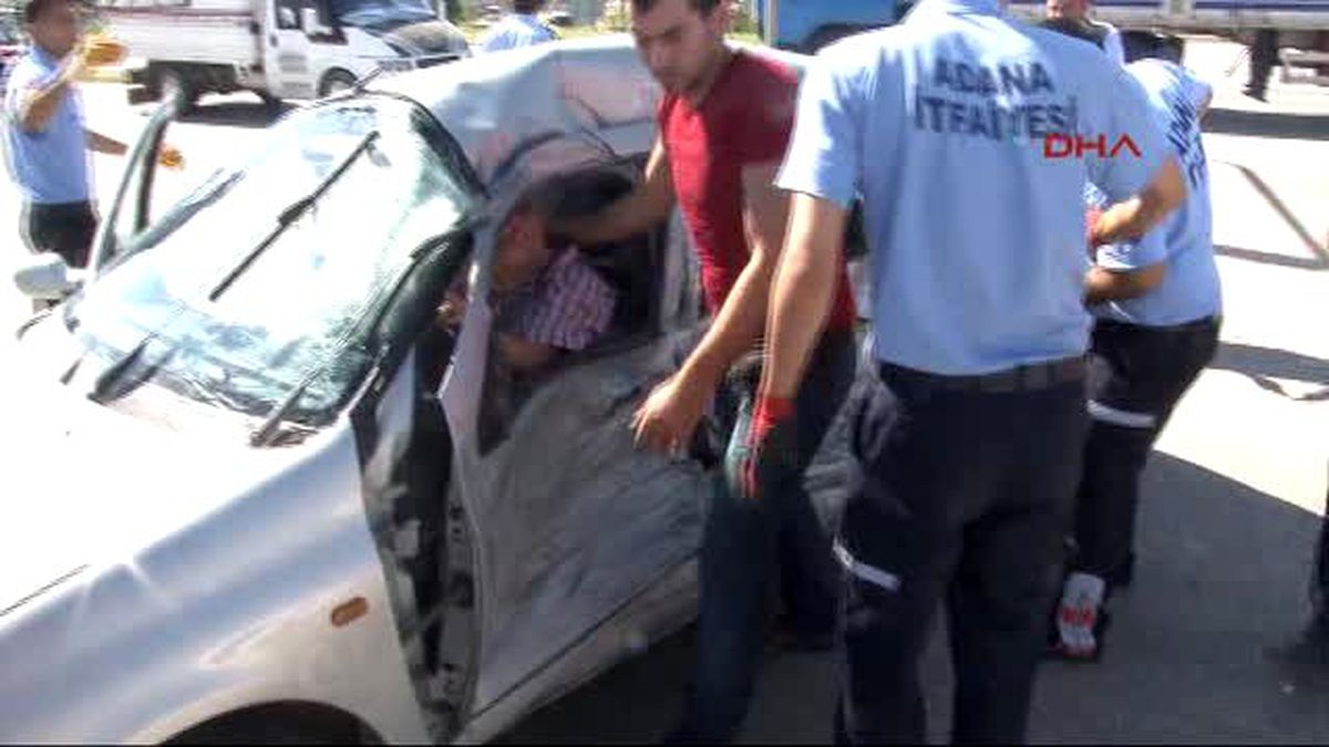 Kavşakta Tır Çarptı: 1 Yaralı