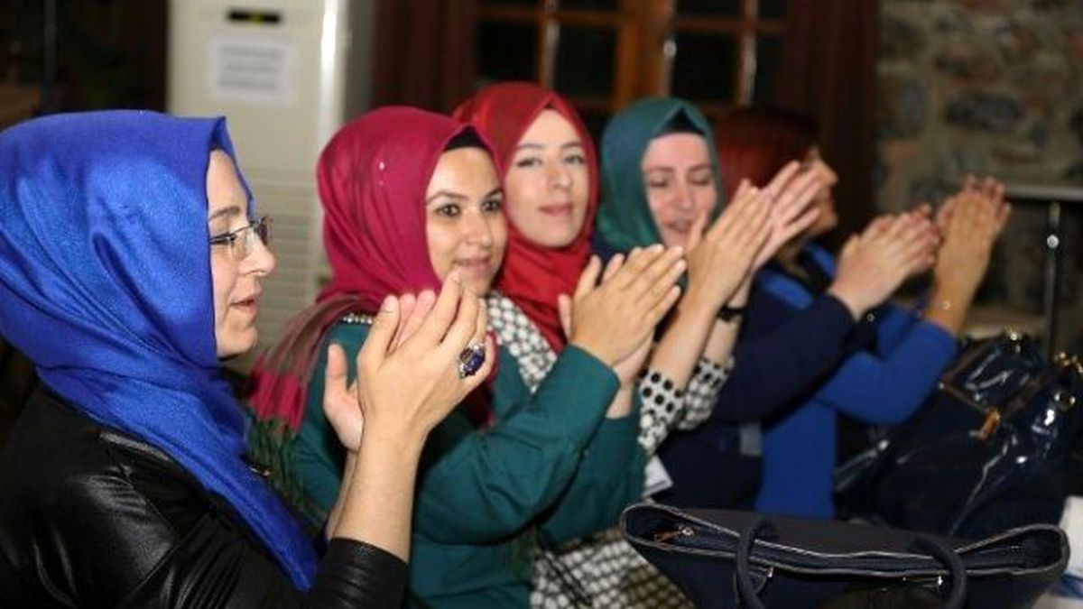 Ko-mek Genel Sergisi\'nde Sıra Gecesi Düzenlendi