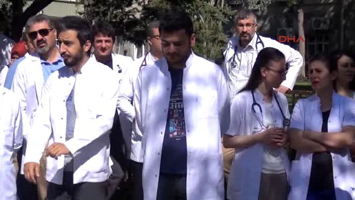Konyalı Doktorlar, Samsun\'da Öldürülen Meslektaşları İçin İş Bıraktı