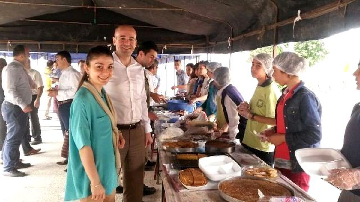 Kumlu\'da Okul Yararına Kermes