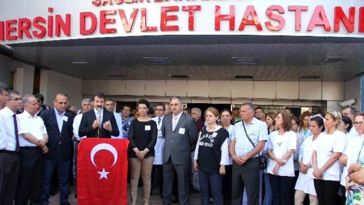 Mersin\'de Doktorlar 15 Dakika İş Bıraktı